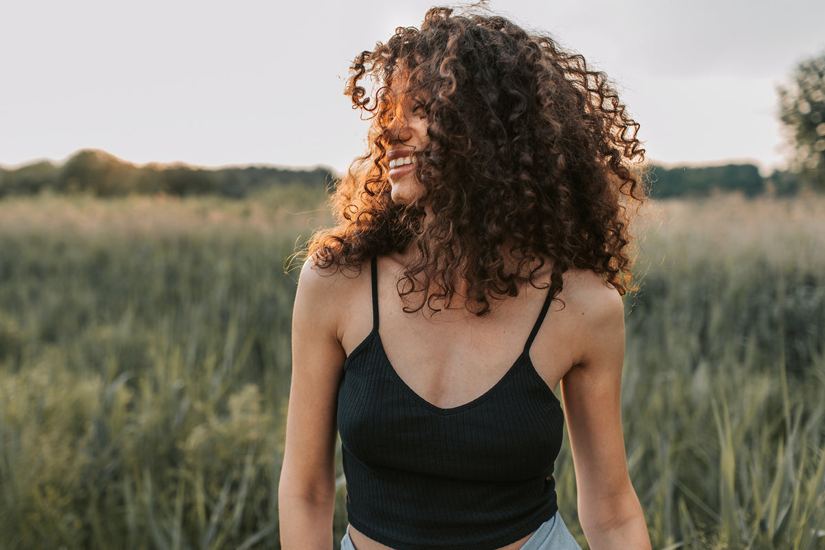 Champú sólido y el método Curly. Cómo cuidar tu cabello rizado de manera efectiva y natural